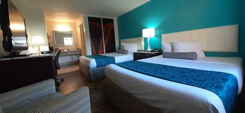 Imagen de la habitación del Hotel Howard Johnson by Wyndham Reno Downtown. Foto 8