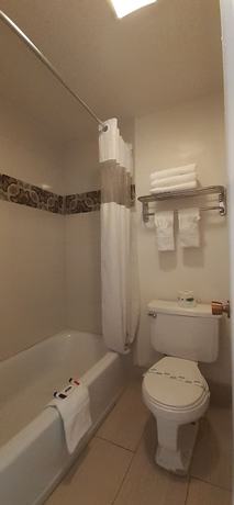 Imagen de la habitación del Hotel Howard Johnson by Wyndham Reno Downtown. Foto 10