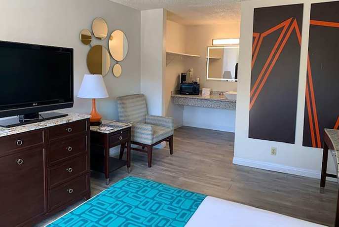 Imagen de la habitación del Hotel Howard Johnson by Wyndham Reno Downtown. Foto 13