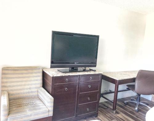 Imagen de la habitación del Hotel Howard Johnson by Wyndham Reno Downtown, Reno. Foto 4