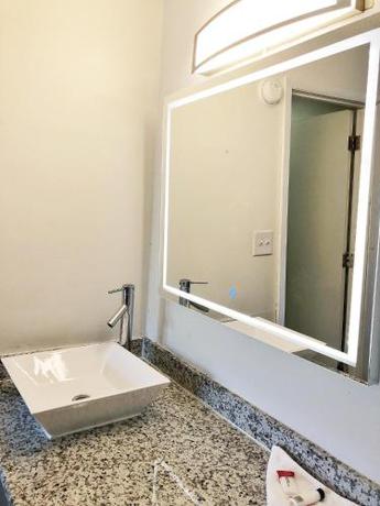 Imagen de la habitación del Hotel Howard Johnson by Wyndham Reno Downtown, Reno. Foto 8