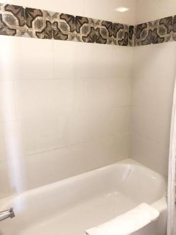 Imagen de la habitación del Hotel Howard Johnson by Wyndham Reno Downtown, Reno. Foto 10
