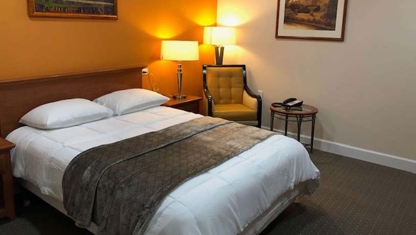 Imagen de la habitación del Hotel Howard Johnson by Wyndham Ridgecrest, CA. Foto 3