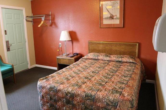 Imagen de la habitación del Hotel Howard Johnson by Wyndham Ridgecrest, CA. Foto 6