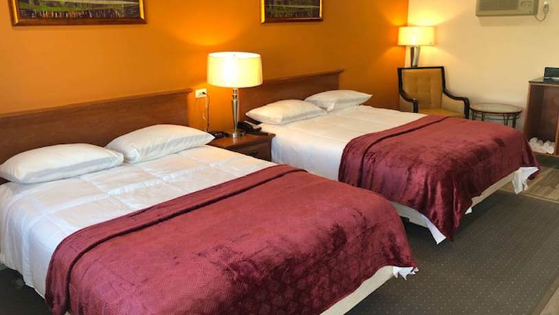 Imagen de la habitación del Hotel Howard Johnson by Wyndham Ridgecrest, CA. Foto 9