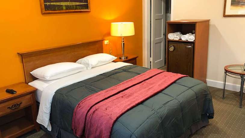 Imagen de la habitación del Hotel Howard Johnson by Wyndham Ridgecrest, CA. Foto 10