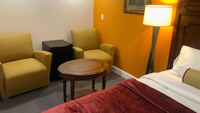 Imagen de la habitación del Hotel Howard Johnson by Wyndham Ridgecrest, CA. Foto 11