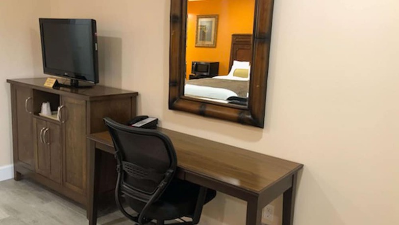 Imagen de la habitación del Hotel Howard Johnson by Wyndham Ridgecrest, CA. Foto 18