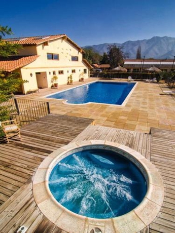 Imagen de la piscina del Hotel Howard Johnson by Wyndham Rinconada de Los Andes. Foto 8