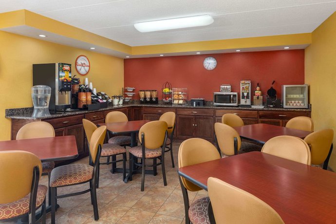Imagen del bar/restaurante del Hotel Howard Johnson by Wyndham Rock Hill. Foto 2