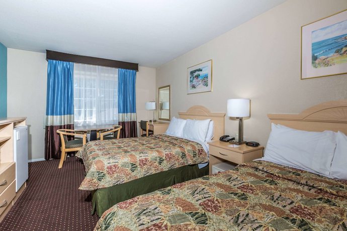 Imagen de la habitación del Hotel Howard Johnson by Wyndham Santa Cruz Beach Boardwalk. Foto 7