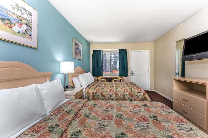 Imagen de la habitación del Hotel Howard Johnson by Wyndham Santa Cruz Beach Boardwalk. Foto 10