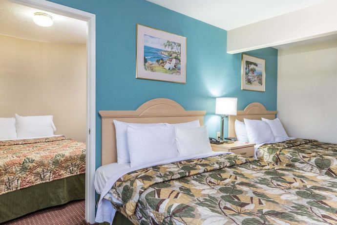 Imagen de la habitación del Hotel Howard Johnson by Wyndham Santa Cruz Beach Boardwalk. Foto 12