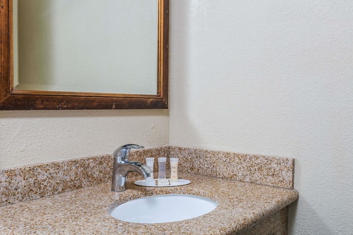 Imagen de la habitación del Hotel Howard Johnson by Wyndham Santa Cruz Beach Boardwalk. Foto 13