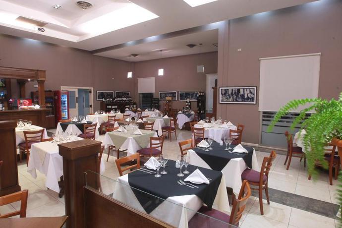 Imagen del bar/restaurante del Hotel Howard Johnson by Wyndham Sierras Hotel and Casino. Foto 4