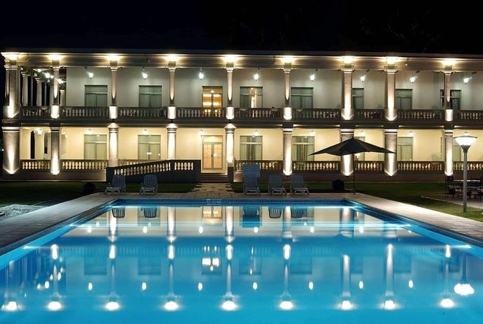 Imagen de la piscina del Hotel Howard Johnson by Wyndham Sierras Hotel and Casino. Foto 12