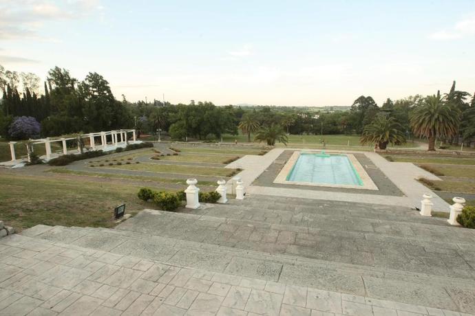 Imagen de la piscina del Hotel Howard Johnson by Wyndham Sierras Hotel and Casino. Foto 16