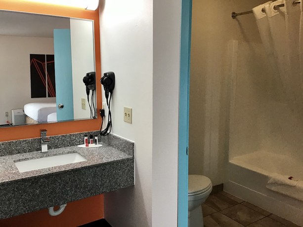 Imagen de la habitación del Hotel Howard Johnson by Wyndham Spokane. Foto 8