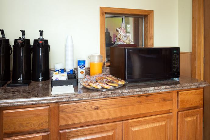 Imagen del bar/restaurante del Hotel Howard Johnson by Wyndham Spokane. Foto 5
