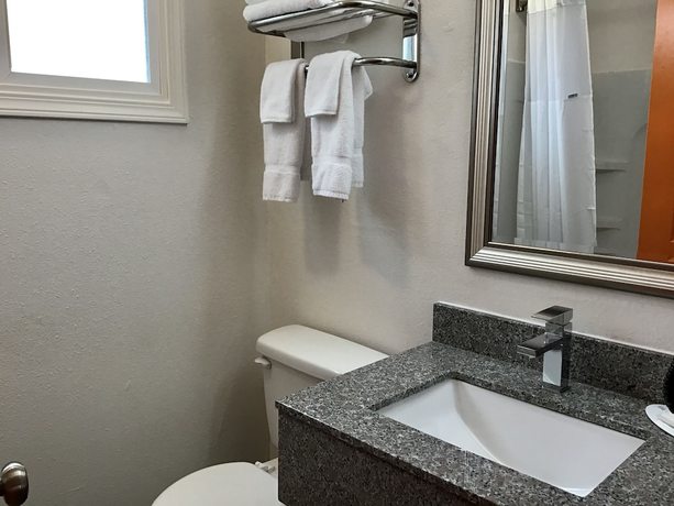 Imagen de la habitación del Hotel Howard Johnson by Wyndham Spokane. Foto 12