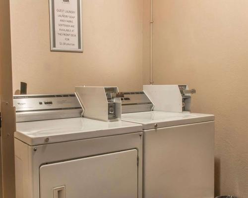 Imagen general del Hotel Howard Johnson by Wyndham Thunder Bay. Foto 1