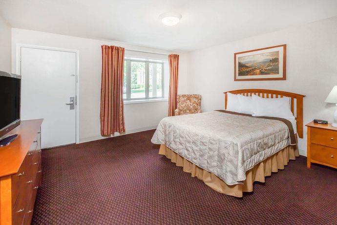 Imagen de la habitación del Hotel Howard Johnson by Wyndham Traverse City. Foto 3