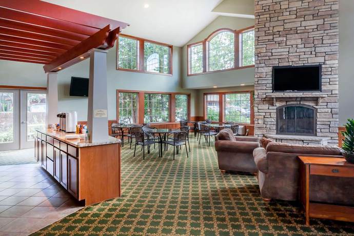 Imagen de los interiores del Hotel Howard Johnson by Wyndham Traverse City. Foto 16