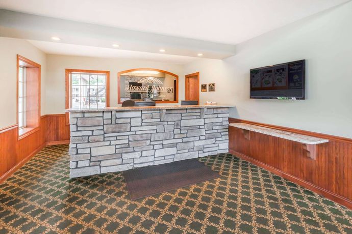Imagen de los interiores del Hotel Howard Johnson by Wyndham Traverse City. Foto 17
