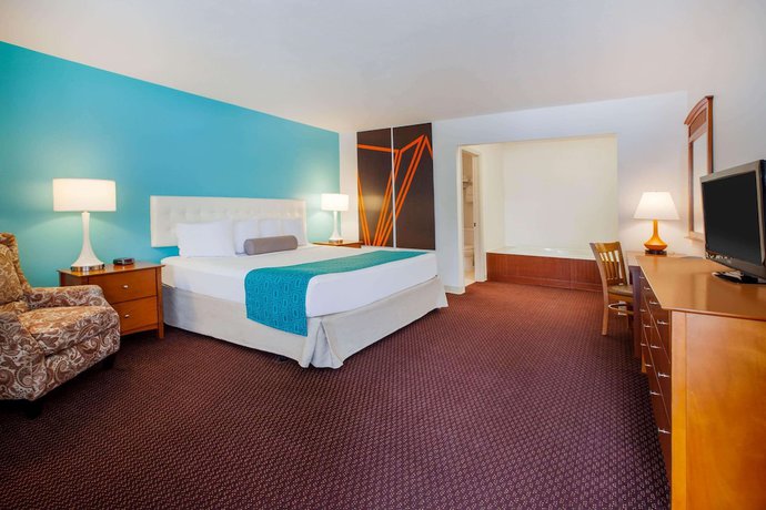 Imagen de la habitación del Hotel Howard Johnson by Wyndham Traverse City. Foto 14