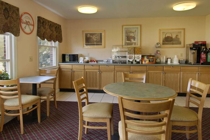 Imagen del bar/restaurante del Hotel Howard Johnson by Wyndham Williamstown. Foto 6