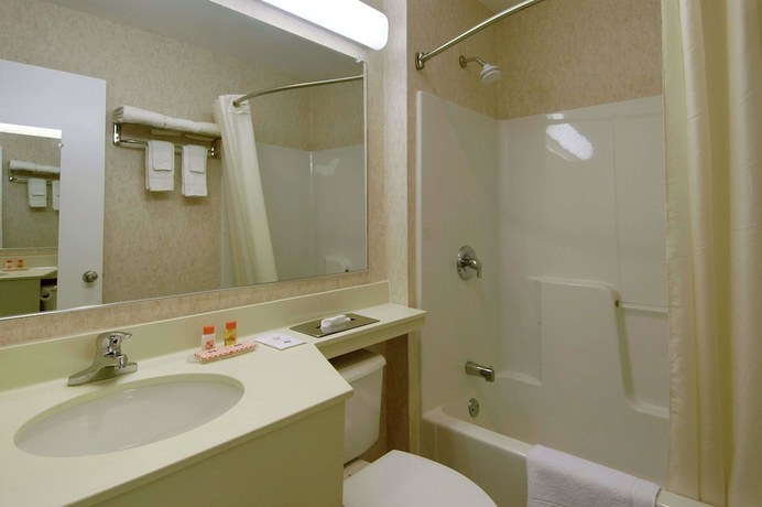 Imagen de la habitación del Hotel Howard Johnson by Wyndham Williamstown. Foto 13