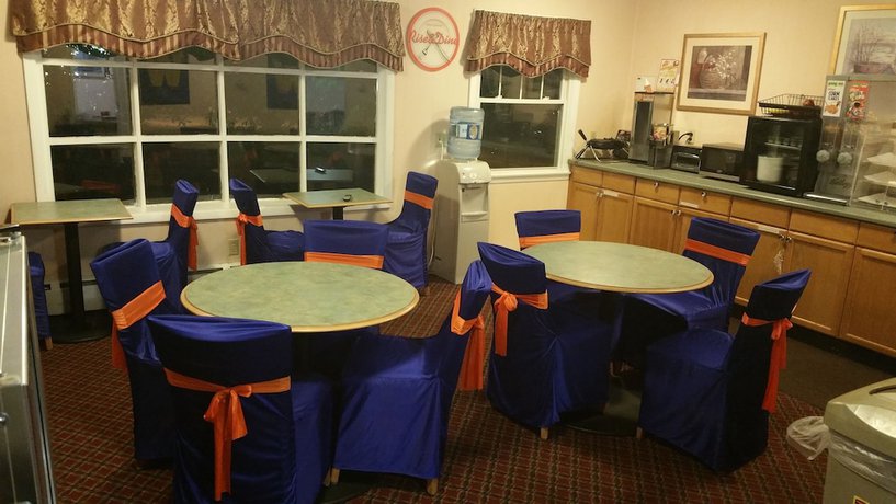 Imagen del bar/restaurante del Hotel Howard Johnson by Wyndham Williamstown. Foto 7