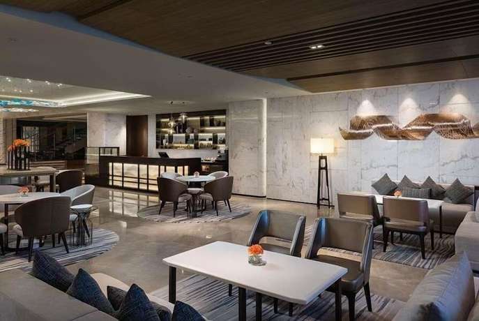 Imagen de los interiores del Hotel Howard Johnson by Wyndham Yacht Club Hotel Changsha. Foto 13