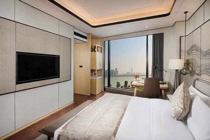 Imagen de la habitación del Hotel Howard Johnson by Wyndham Yacht Club Hotel Changsha. Foto 12