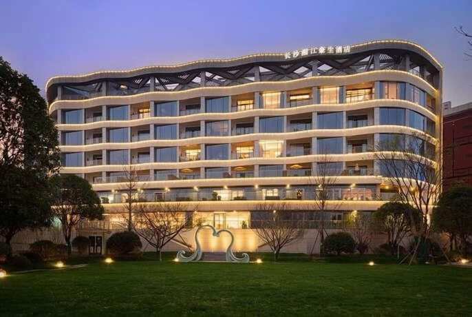 Imagen general del Hotel Howard Johnson by Wyndham Yacht Club Hotel Changsha. Foto 2