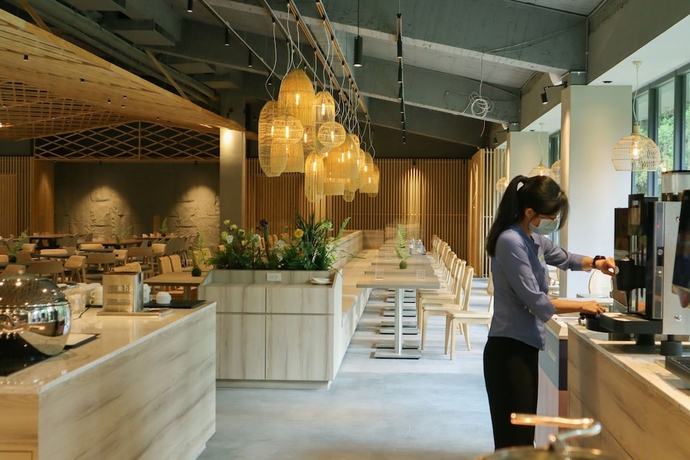 Imagen del bar/restaurante del Hotel Howard RESORT Xitou. Foto 4