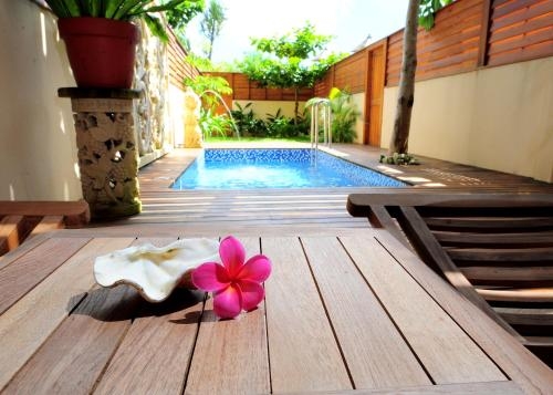 Imagen de la habitación del Hotel Howard Villa. Foto 6