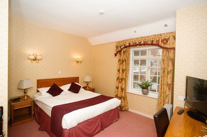 Imagen de los exteriores del Hotel Howfield Manor. Foto 7