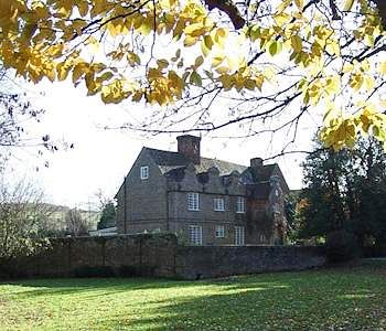 Imagen de los exteriores del Hotel Howfield Manor. Foto 8