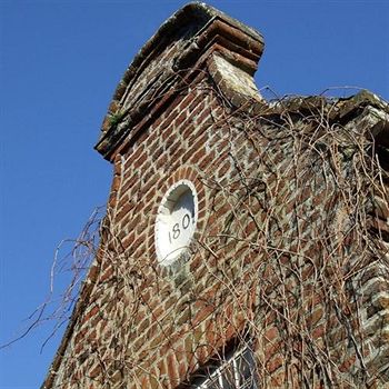 Imagen de los exteriores del Hotel Howfield Manor. Foto 11