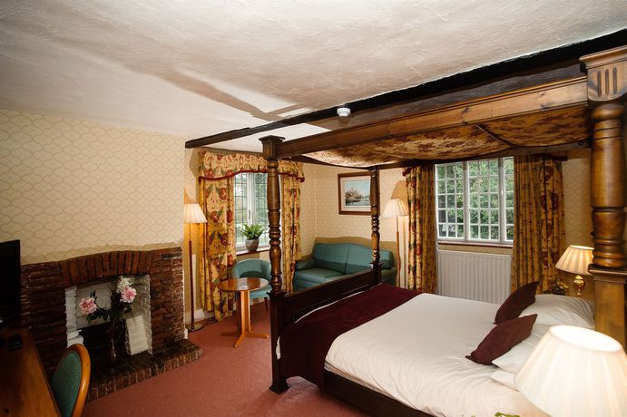 Imagen de los exteriores del Hotel Howfield Manor. Foto 13