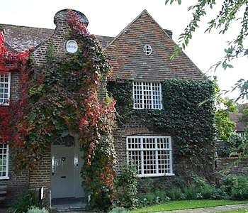 Imagen de los exteriores del Hotel Howfield Manor. Foto 14