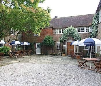 Imagen de los exteriores del Hotel Howfield Manor. Foto 15