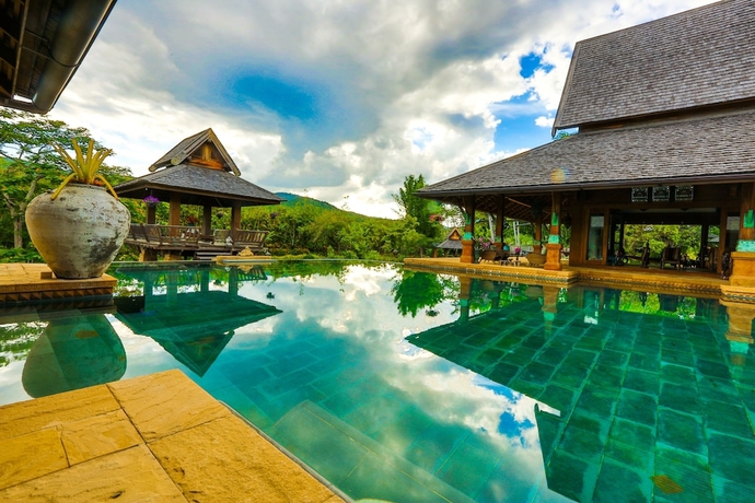 Imagen de la piscina del Hotel Howie's Homestay. Foto 19