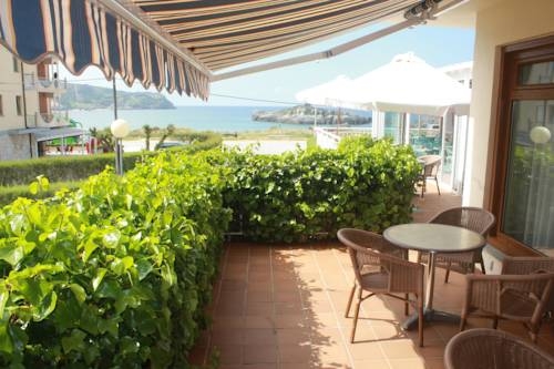 Imagen de los exteriores del Hotel Hoya. Foto 7