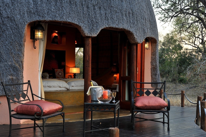 Imagen de los exteriores del Hotel Hoyo Hoyo Safari Lodge. Foto 12