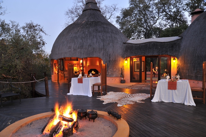 Imagen del bar/restaurante del Hotel Hoyo Hoyo Safari Lodge. Foto 3