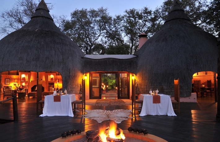 Imagen del bar/restaurante del Hotel Hoyo Hoyo Safari Lodge. Foto 4