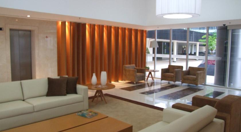 Imagen de los interiores del Hotel Hplus Vision Executive. Foto 6