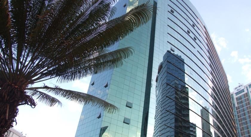 Imagen de los exteriores del Hotel Hplus Vision Executive. Foto 4